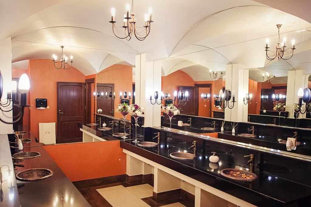 Hotel Kasztel Rzezawa エクステリア 写真