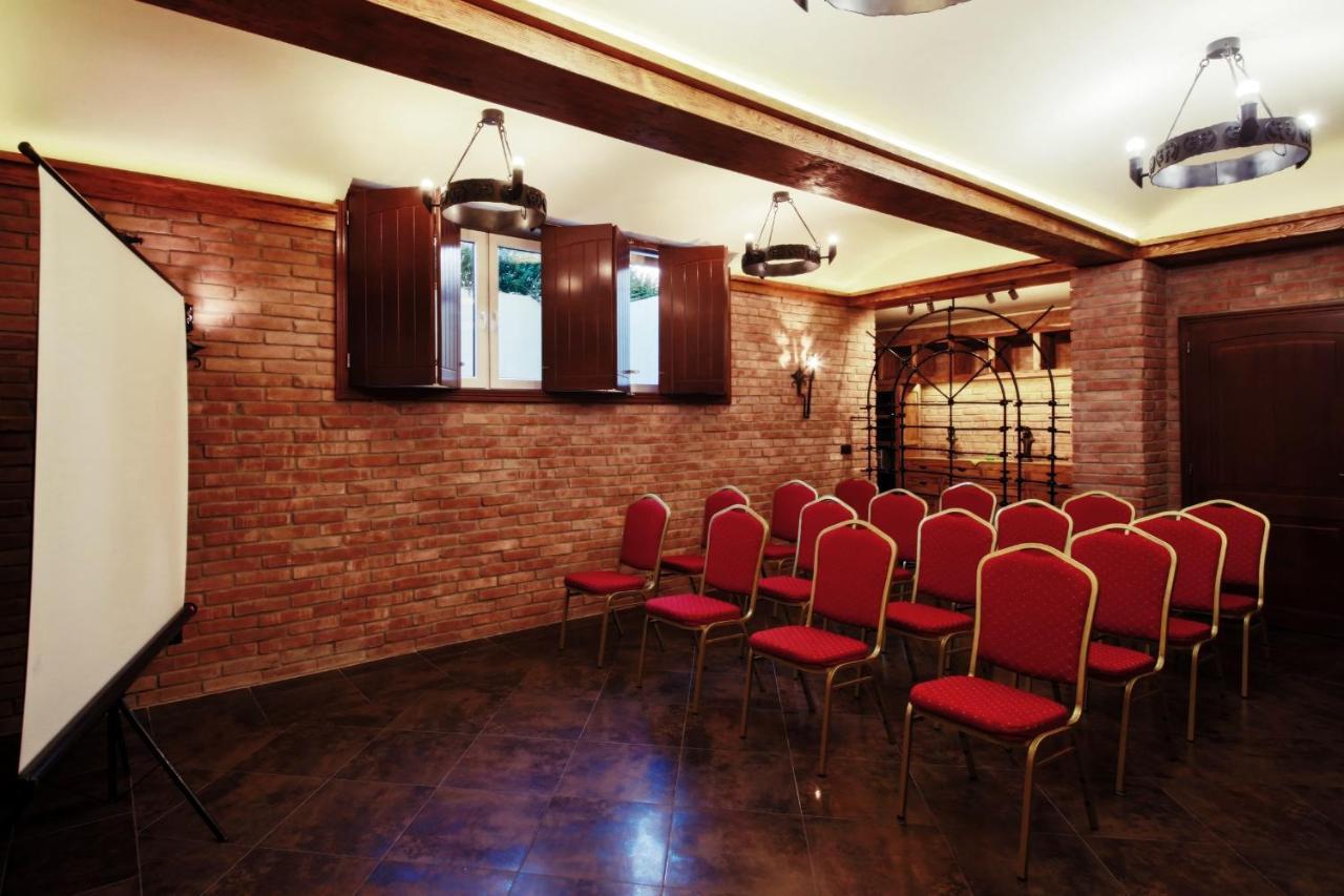 Hotel Kasztel Rzezawa エクステリア 写真
