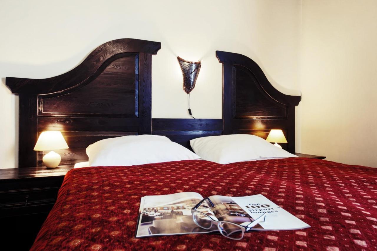 Hotel Kasztel Rzezawa エクステリア 写真