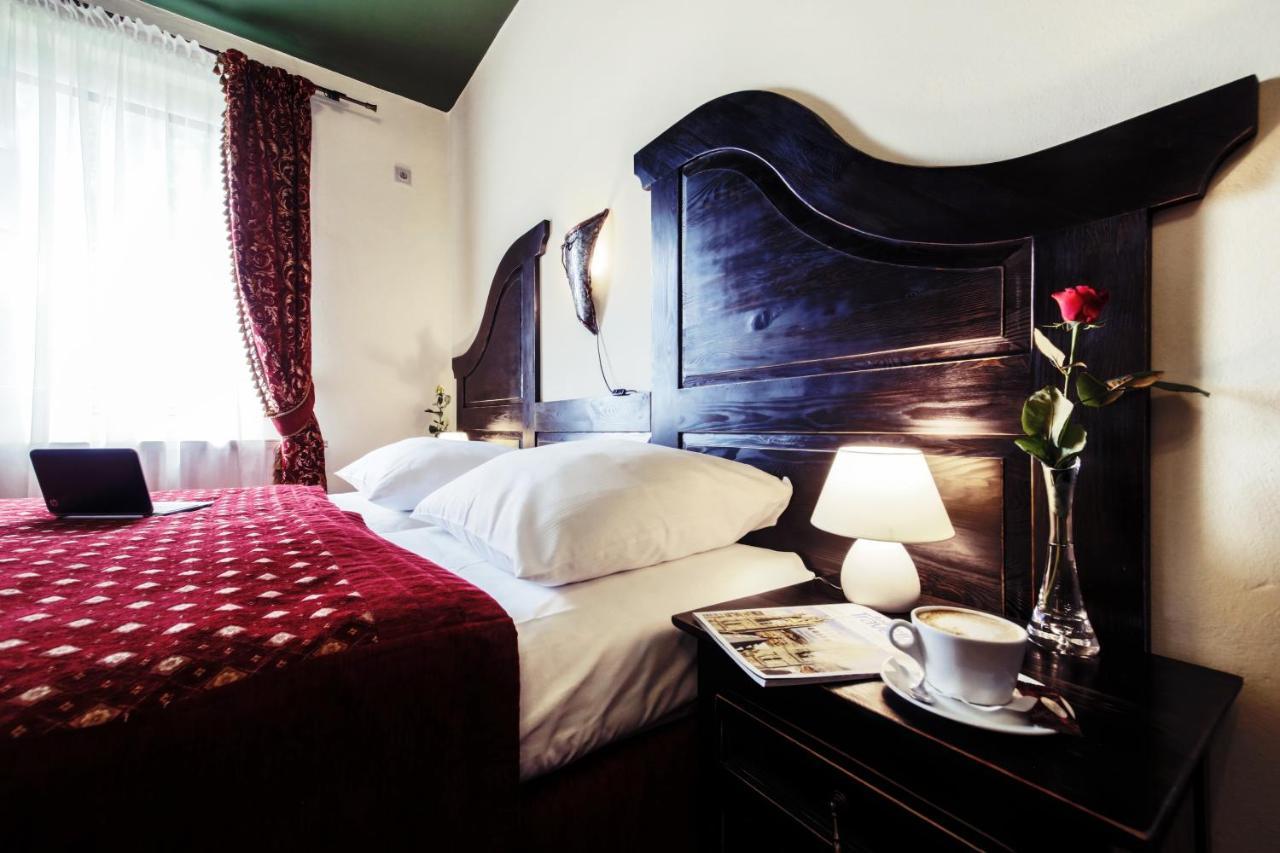 Hotel Kasztel Rzezawa エクステリア 写真