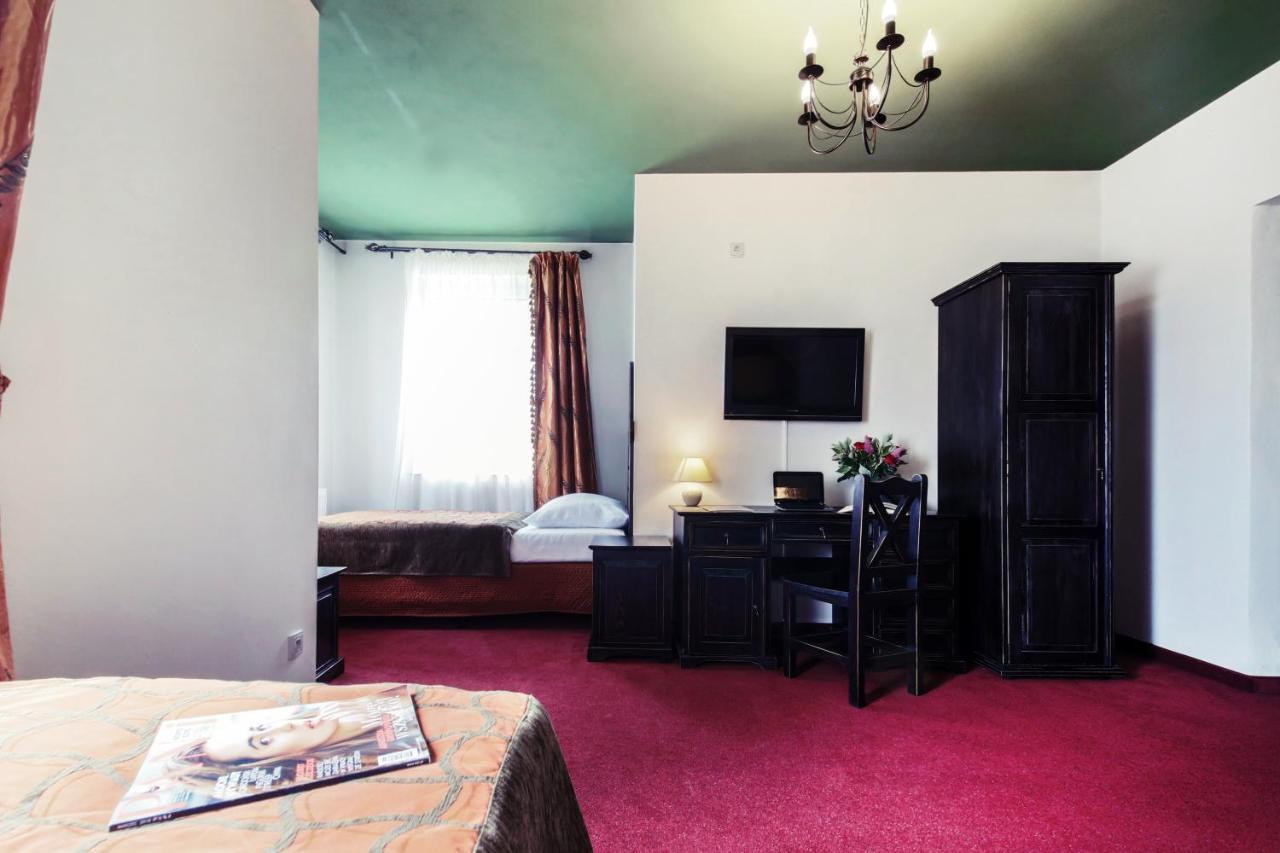 Hotel Kasztel Rzezawa エクステリア 写真