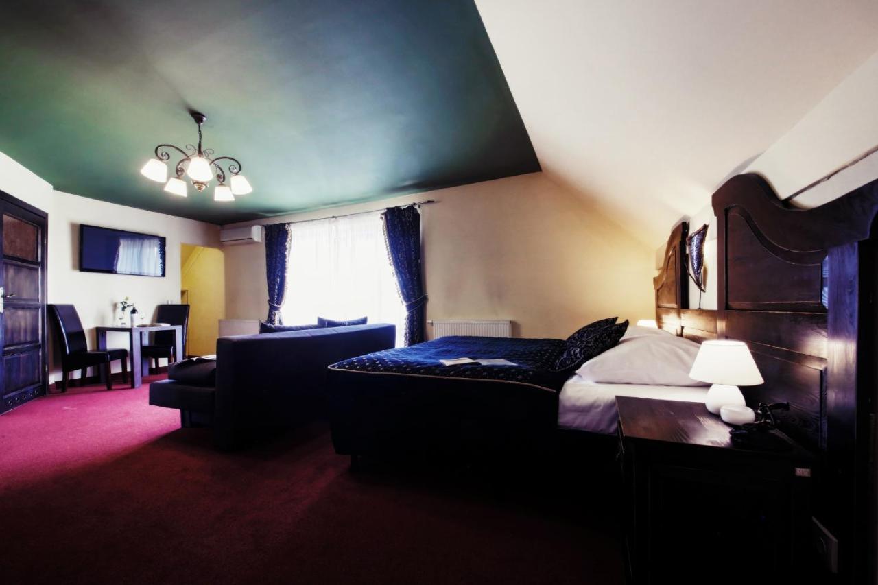 Hotel Kasztel Rzezawa エクステリア 写真
