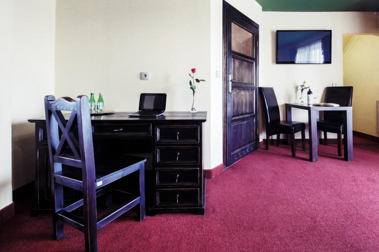 Hotel Kasztel Rzezawa エクステリア 写真