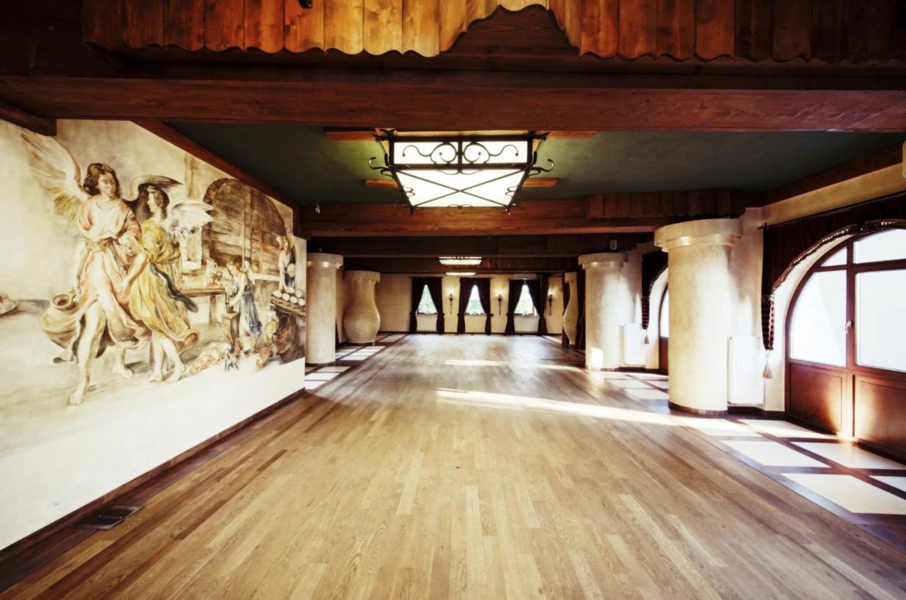Hotel Kasztel Rzezawa エクステリア 写真