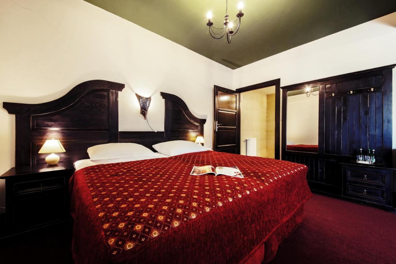 Hotel Kasztel Rzezawa エクステリア 写真