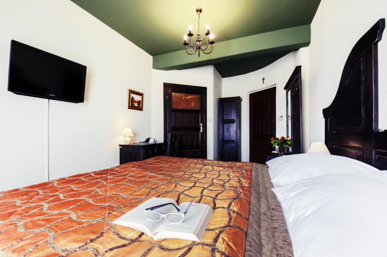 Hotel Kasztel Rzezawa エクステリア 写真