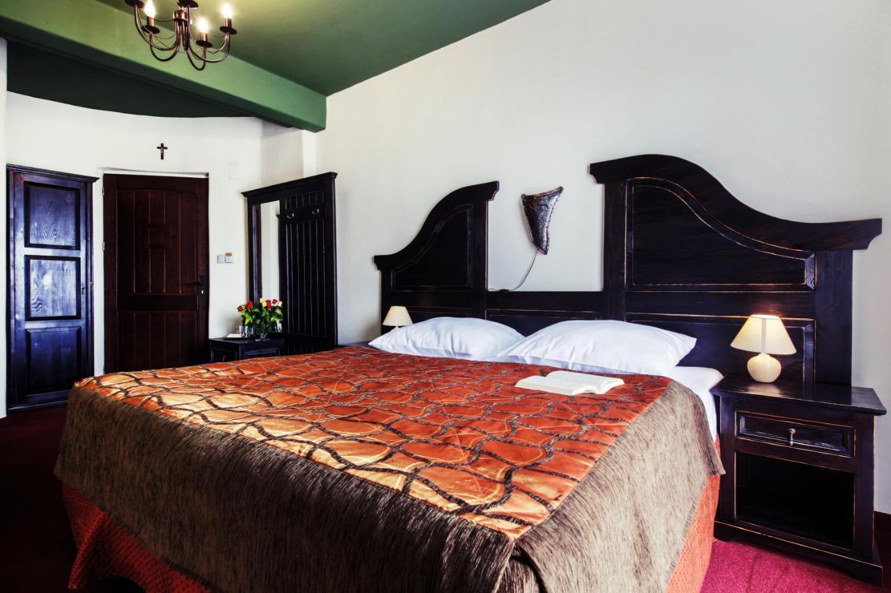 Hotel Kasztel Rzezawa エクステリア 写真