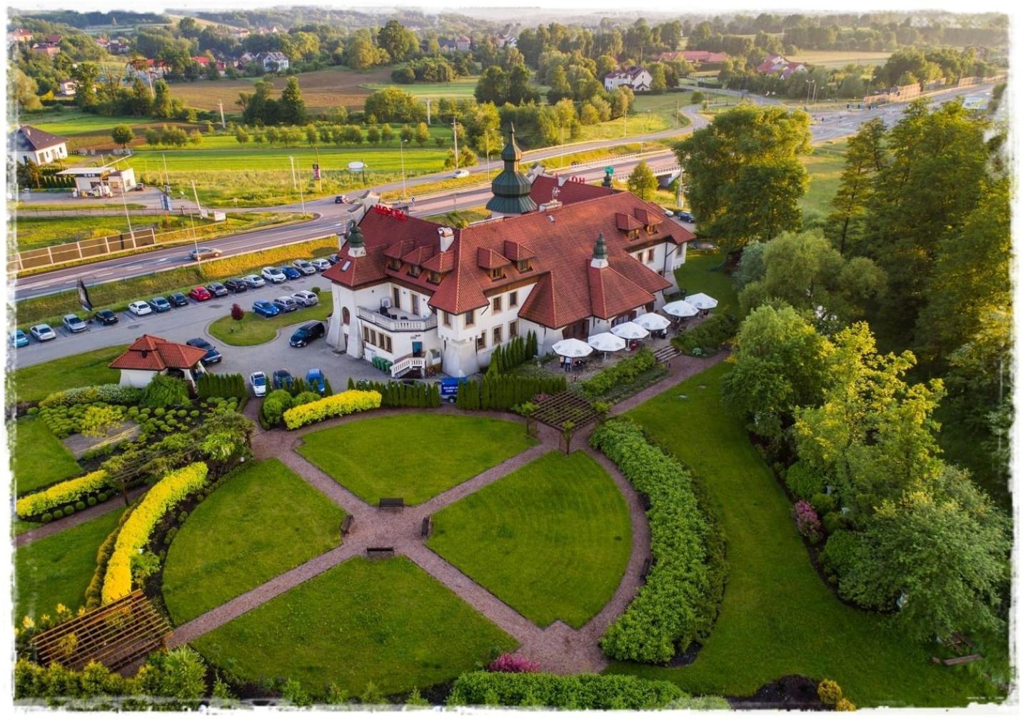 Hotel Kasztel Rzezawa エクステリア 写真