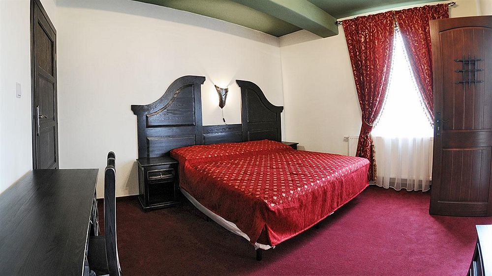 Hotel Kasztel Rzezawa エクステリア 写真