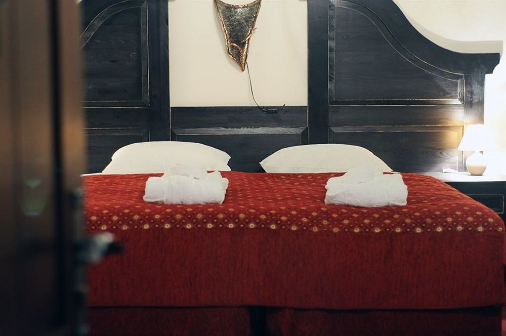 Hotel Kasztel Rzezawa エクステリア 写真