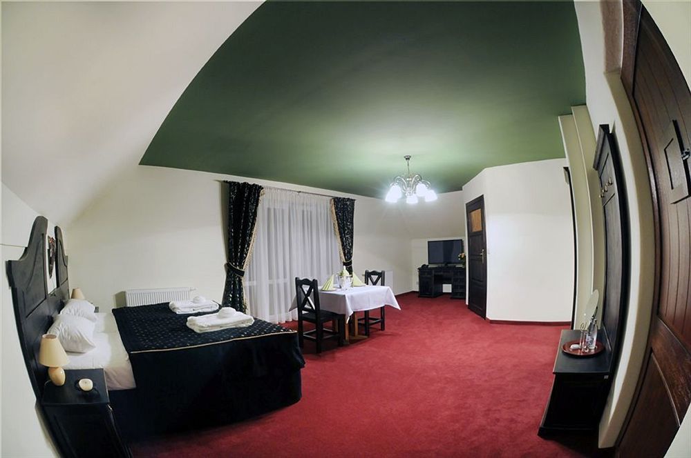 Hotel Kasztel Rzezawa エクステリア 写真