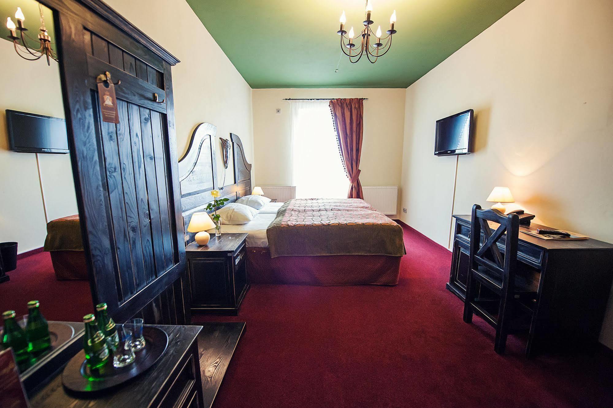 Hotel Kasztel Rzezawa エクステリア 写真
