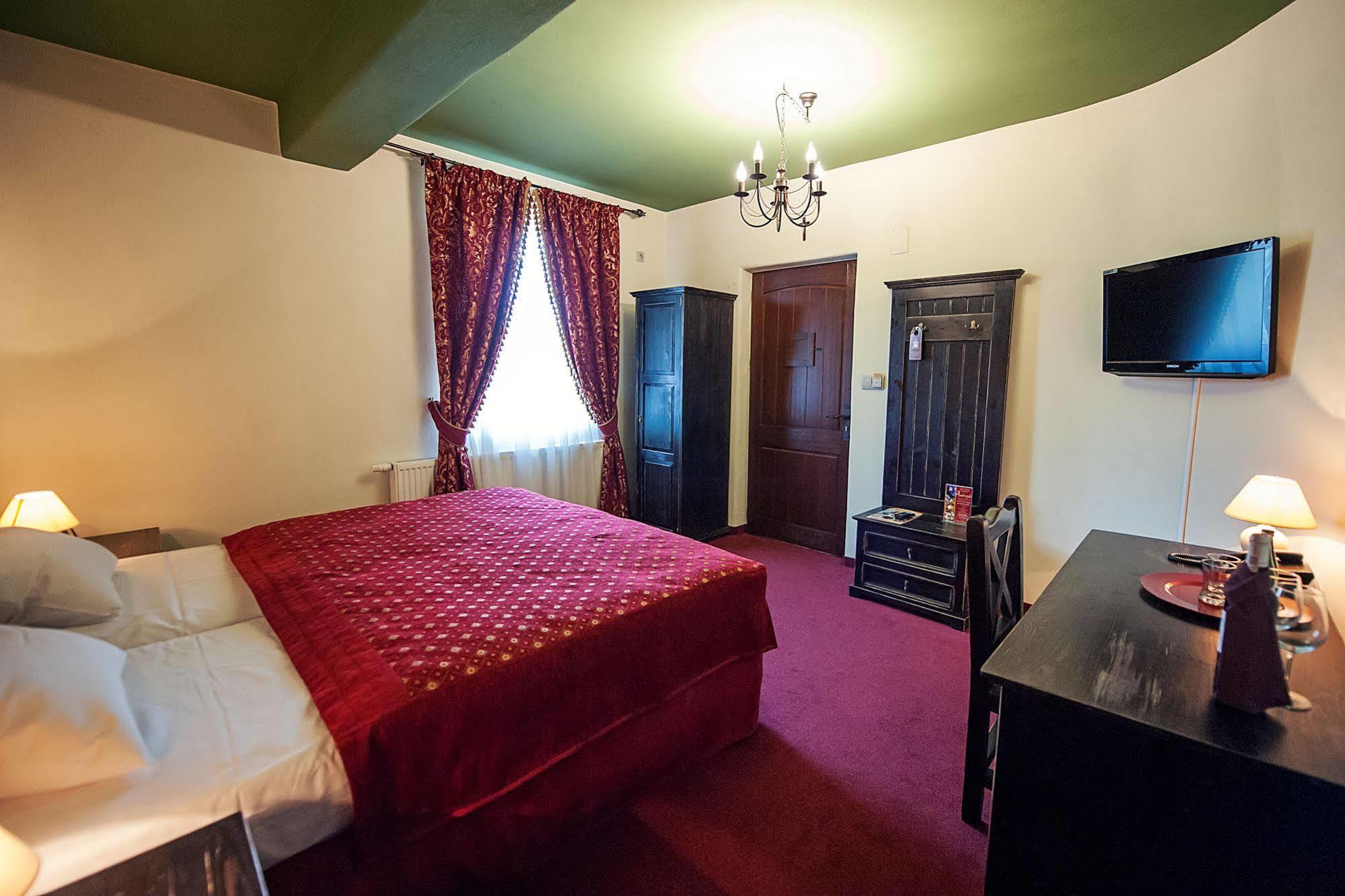 Hotel Kasztel Rzezawa エクステリア 写真