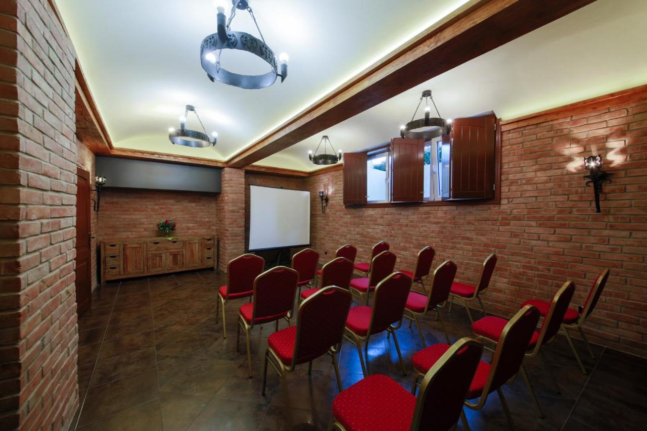 Hotel Kasztel Rzezawa エクステリア 写真